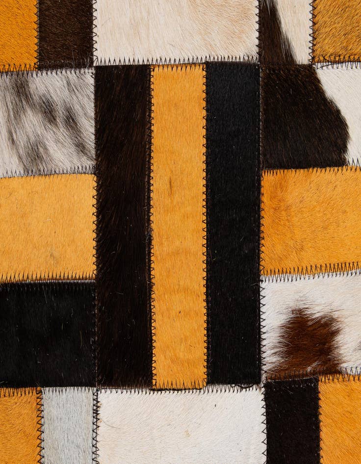Detail image of  5' 2 x 8' Cowhide - Patchwork Rug