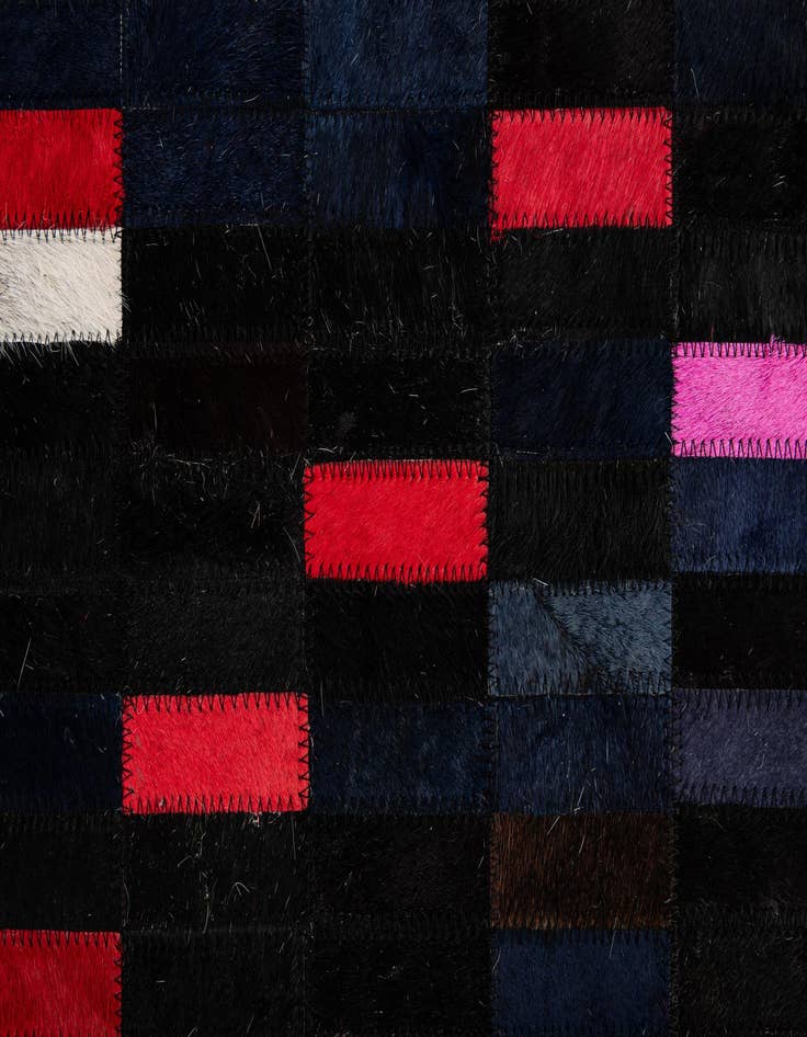 Detail image of  5' 2 x 8' Cowhide - Patchwork Rug