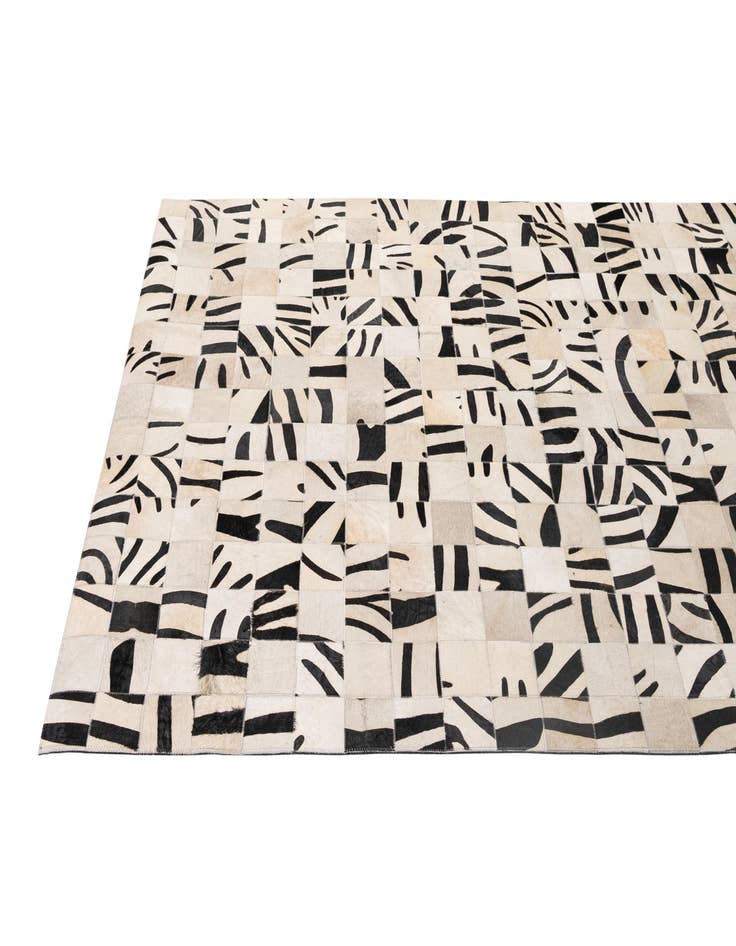 Detail image of  5' x 7' 10 Cowhide - Patchwork Rug