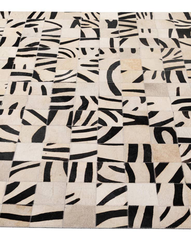 Detail image of  5' x 7' 10 Cowhide - Patchwork Rug