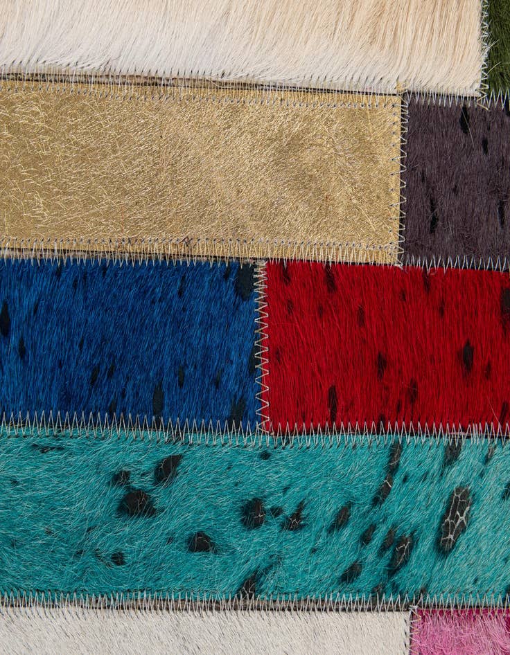 Detail image of  5' 1 x 8' Cowhide - Patchwork Rug