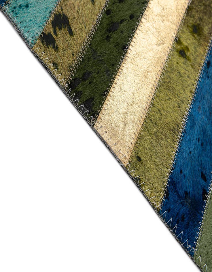 Detail image of  5' 1 x 8' Cowhide - Patchwork Rug