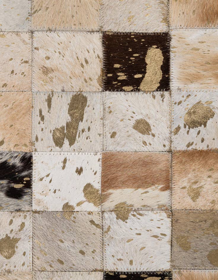 Detail image of  5' 1 x 8' Cowhide - Patchwork Rug