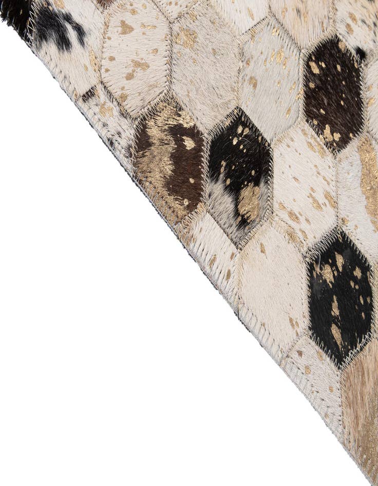 Detail image of  5' 1 x 8' Cowhide - Patchwork Rug