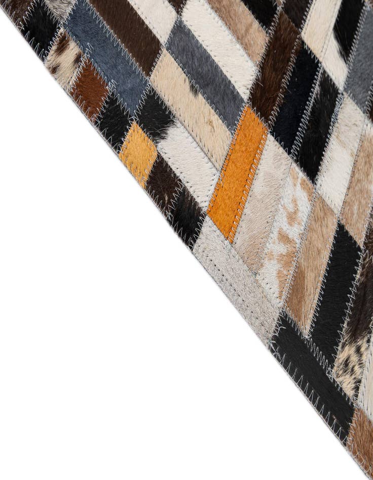 Detail image of  5' 1 x 7' Cowhide - Patchwork Rug