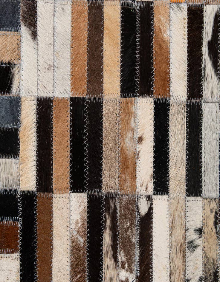 Detail image of  5' 1 x 7' Cowhide - Patchwork Rug