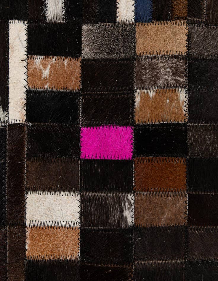 Detail image of  5' 1 x 8' Cowhide - Patchwork Rug