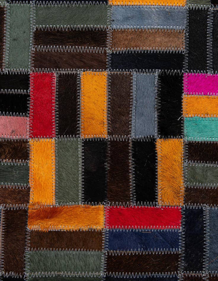 Detail image of  4' 11 x 8' Cowhide - Patchwork Rug