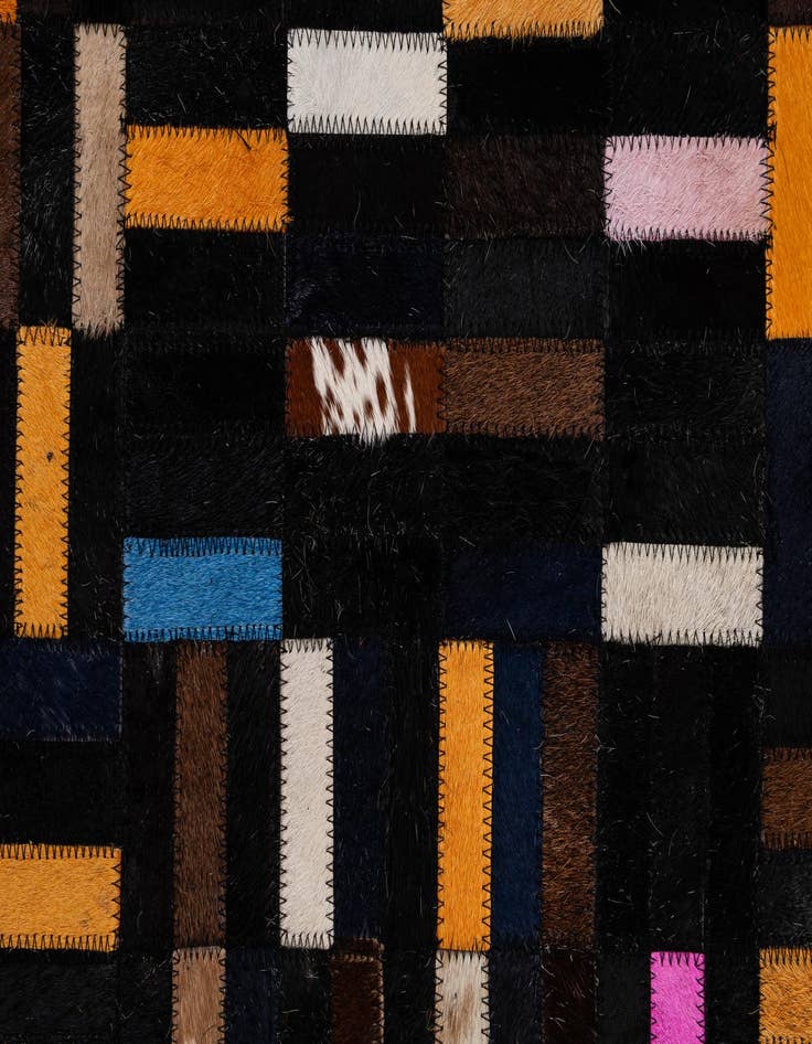 Detail image of  5' 1 x 8' Cowhide - Patchwork Rug