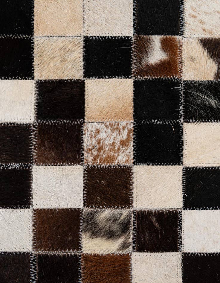 Detail image of  5' 1 x 8' Cowhide - Patchwork Rug