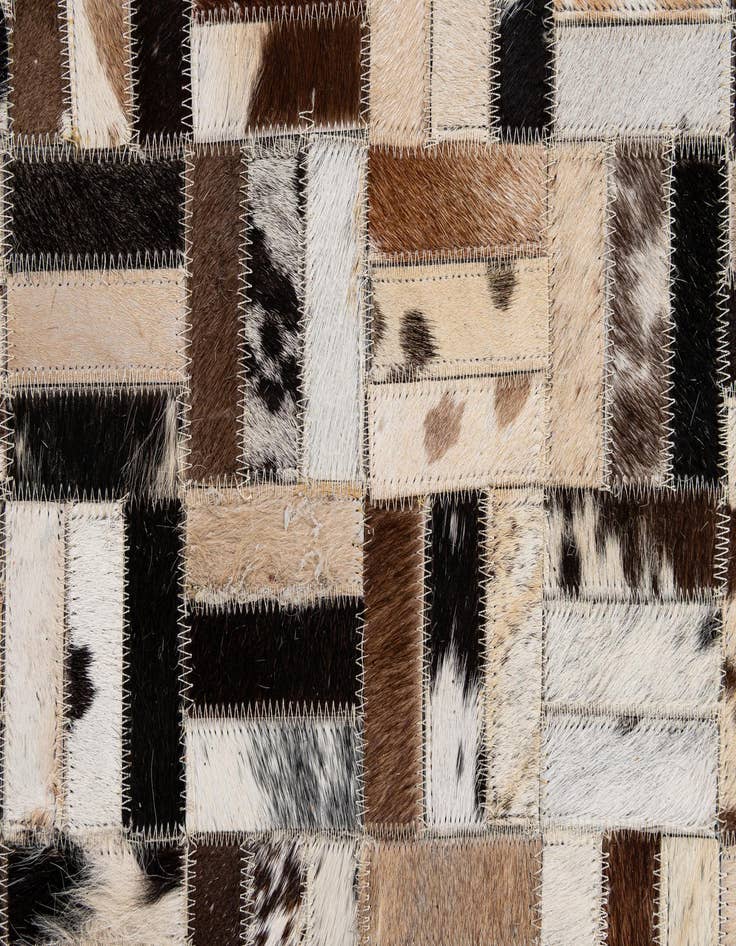 Detail image of  5' 1 x 8' Cowhide - Patchwork Rug