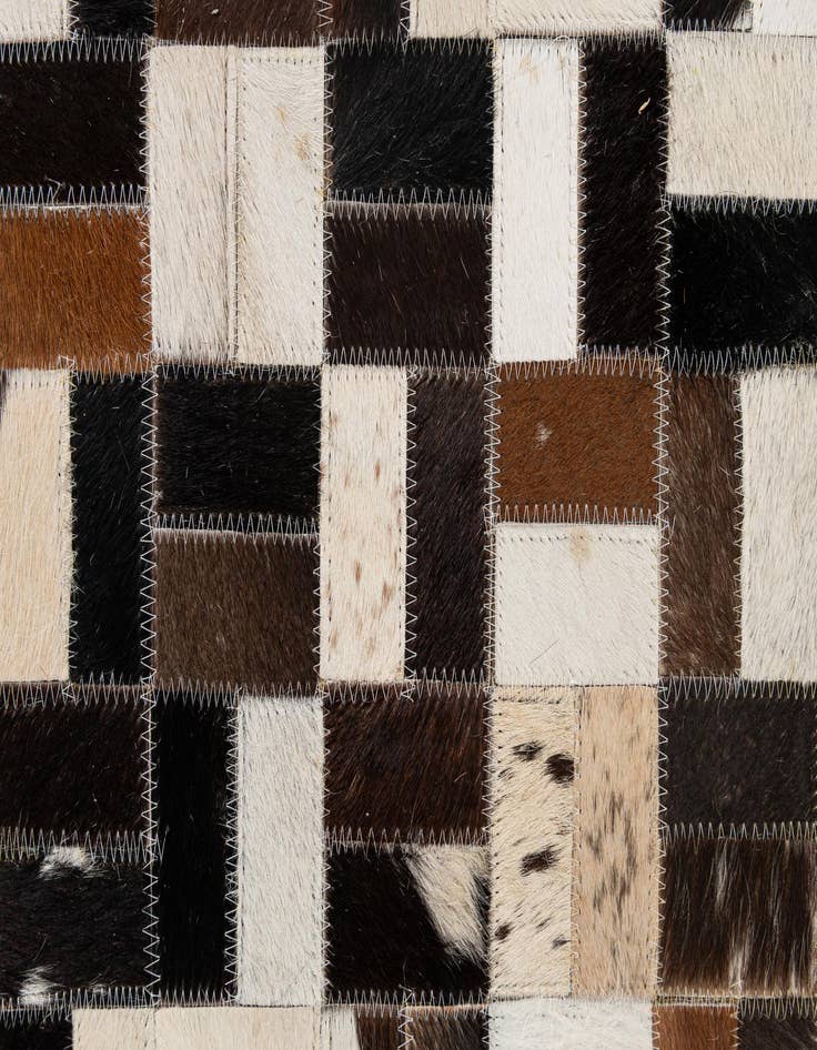 Detail image of  5' 1 x 8' Cowhide - Patchwork Rug