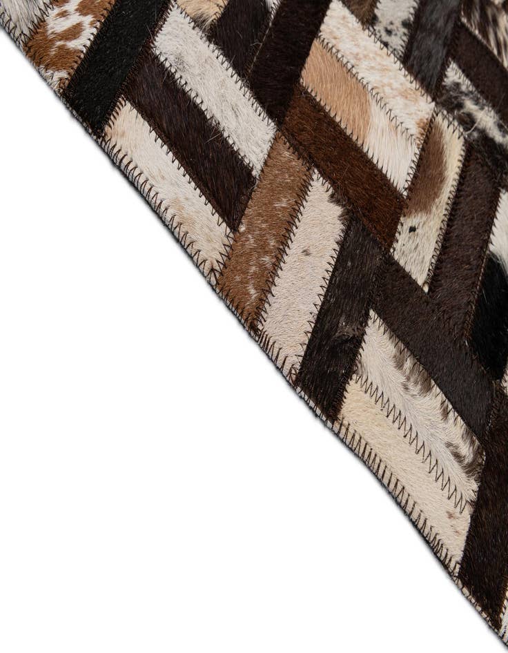 Detail image of  5' x 7' 10 Cowhide - Patchwork Rug