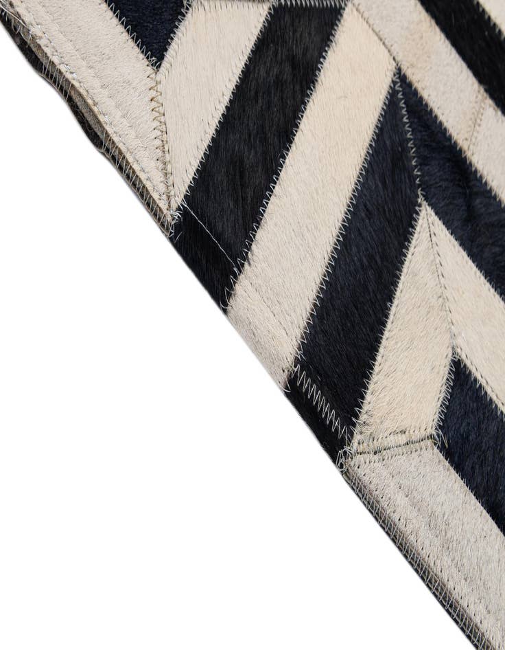 Detail image of  4' x 6' 1 Cowhide - Patchwork Rug