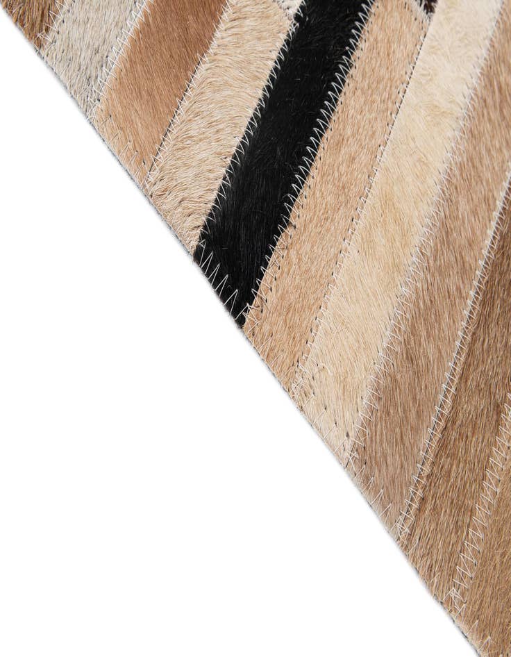 Detail image of  4' 1 x 6' Cowhide - Patchwork Rug