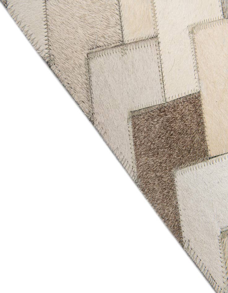 Detail image of  6' x 9' 1 Cowhide Stocks Rug