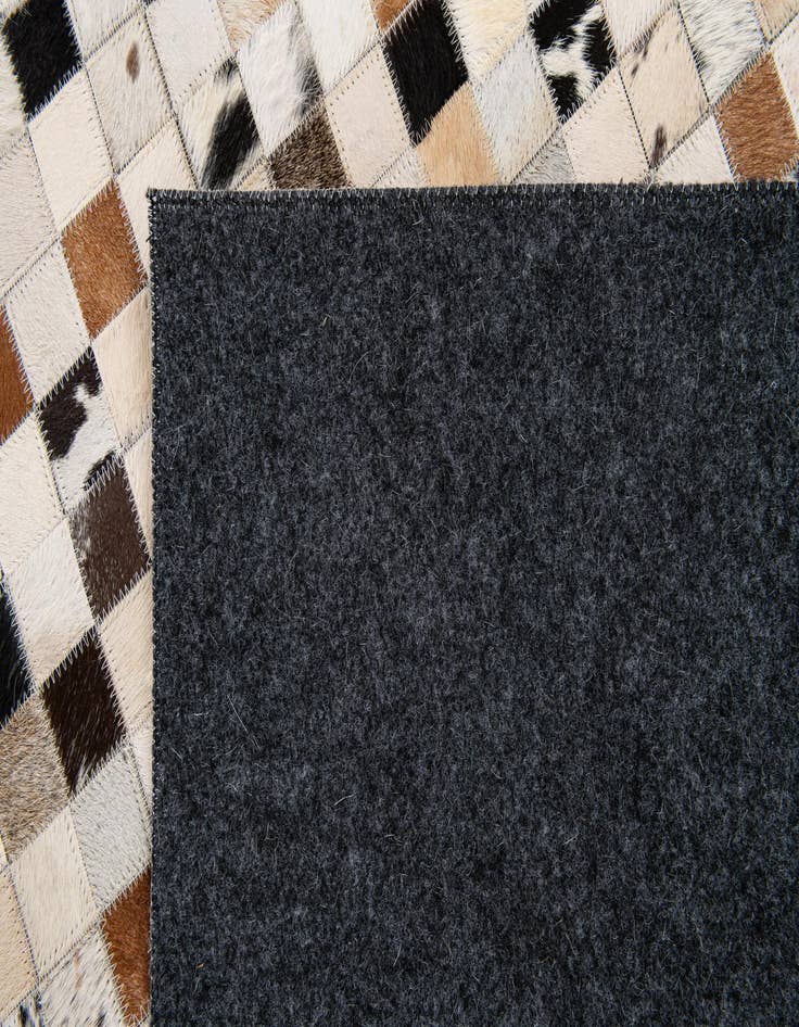 Detail image of  5' x 7' 10 Cowhide Stocks Rug