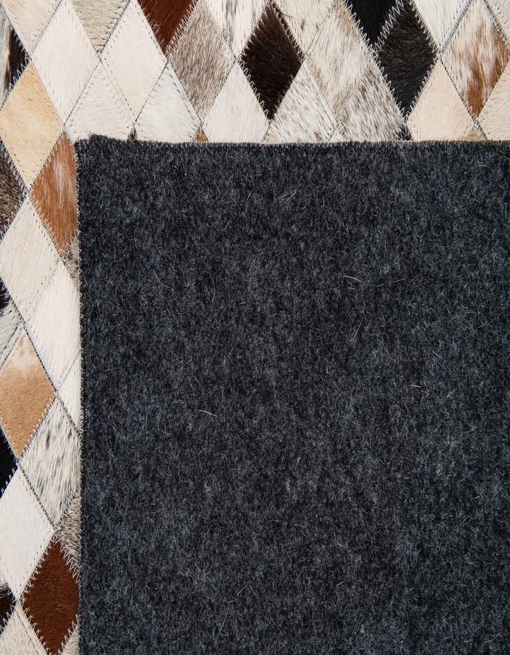 Detail image of  5' x 7' 10 Cowhide Stocks Rug
