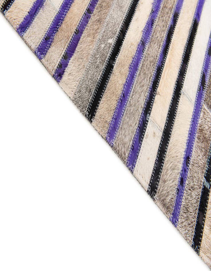 Detail image of  5' x 7' 10 Cowhide Stocks Rug