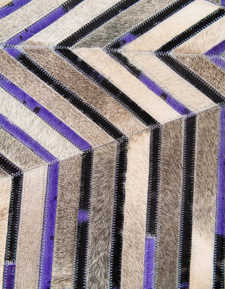 Detail image of  5' x 7' 10 Cowhide Stocks Rug