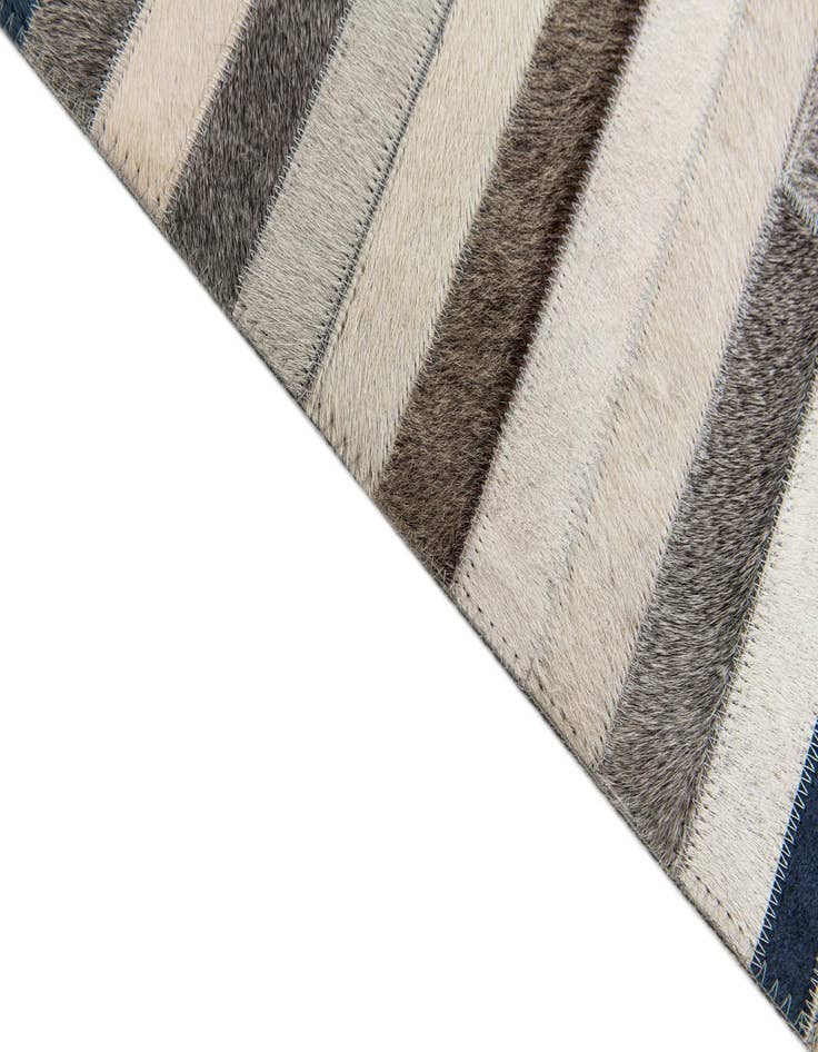 Detail image of  5' x 7' 10 Cowhide Stocks Rug