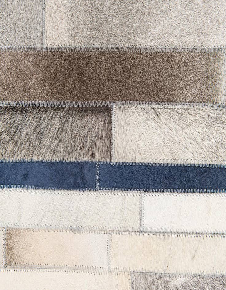 Detail image of  5' x 7' 10 Cowhide Stocks Rug