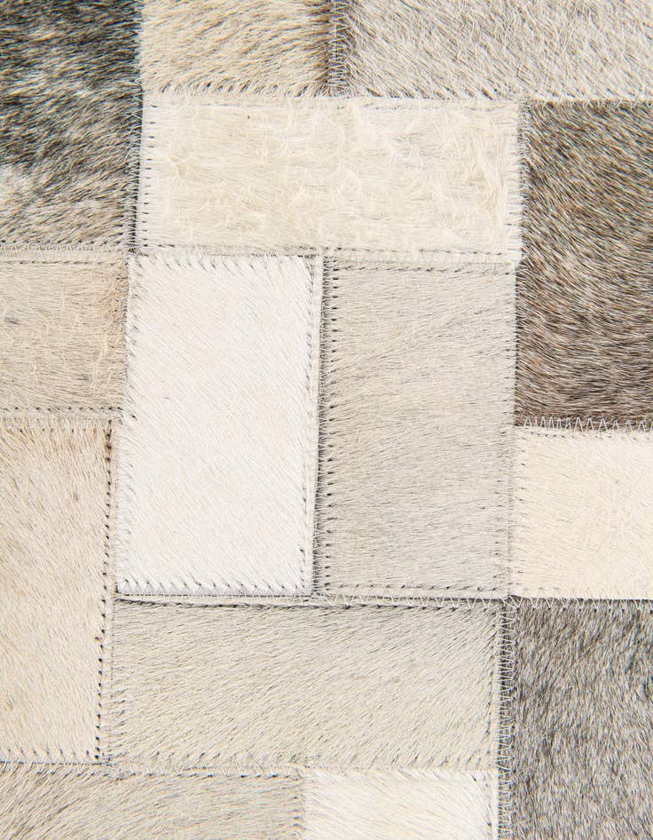 Detail image of  5' x 7' 10 Cowhide Stocks Rug