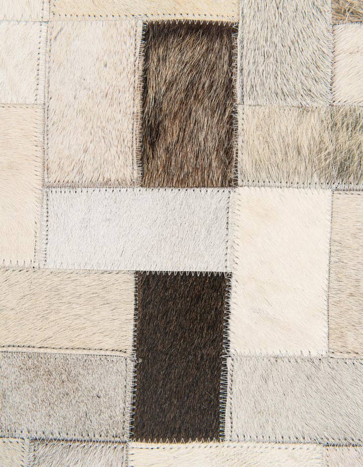 Detail image of  5' x 7' 10 Cowhide Stocks Rug
