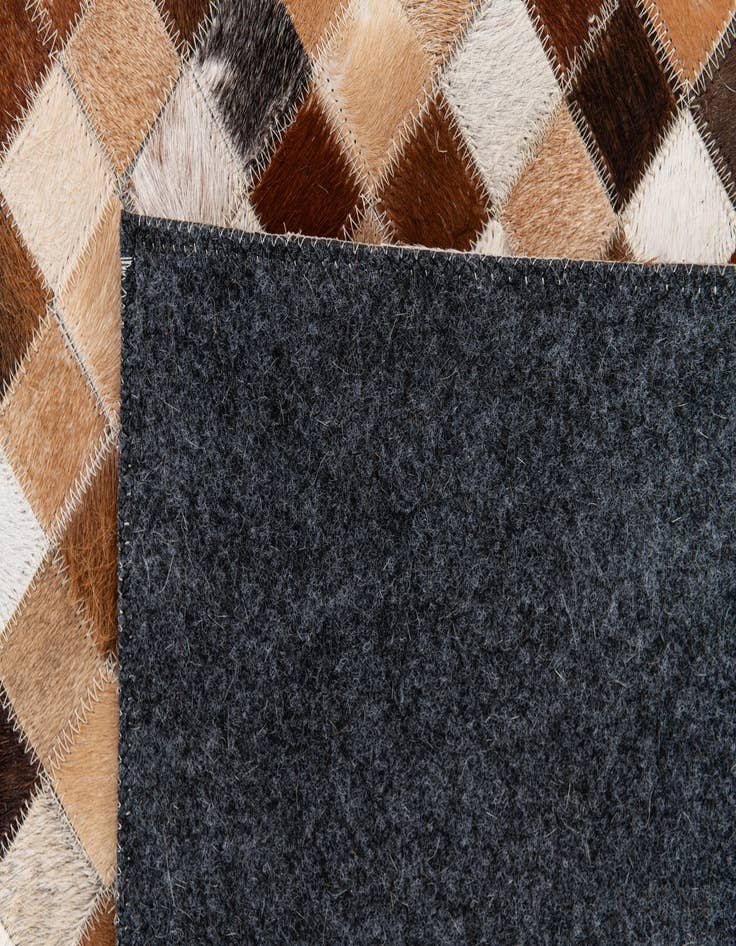 Detail image of  5' x 7' 10 Cowhide Stocks Rug