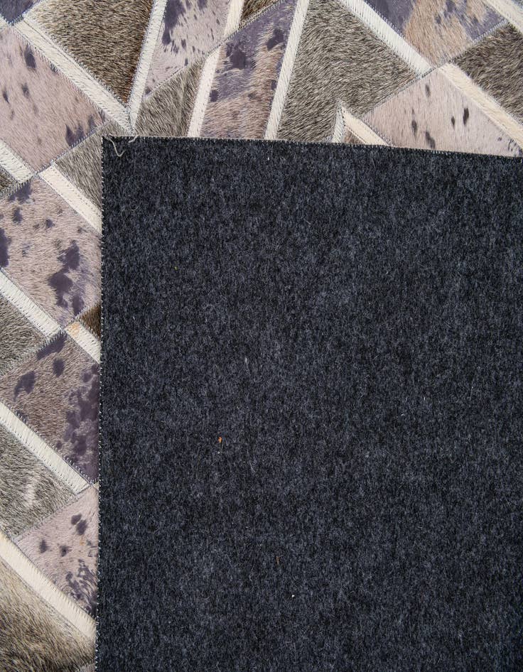 Detail image of  5' x 7' 10 Cowhide Stocks Rug