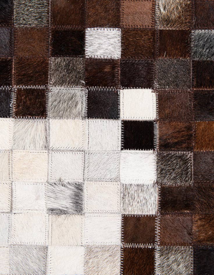 Detail image of  6' 8 x 9' 8 Cowhide Stocks Rug