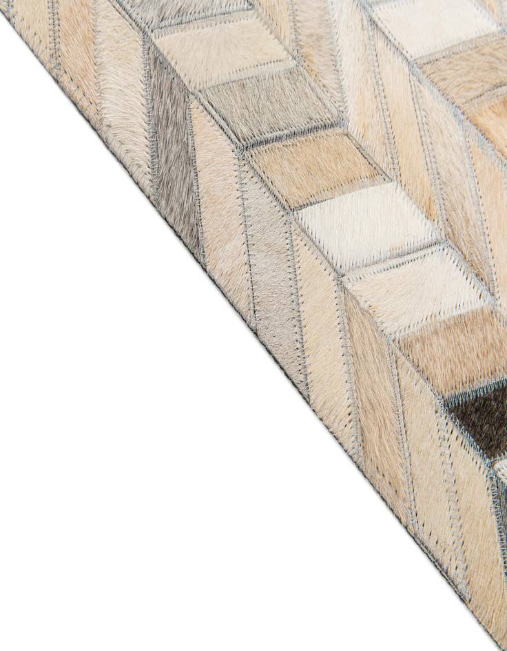 Detail image of  4' 7 x 6' 7 Cowhide Stocks Rug