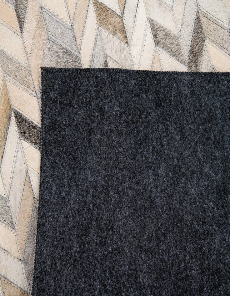 Detail image of  4' x 6' 1 Cowhide Stocks Rug