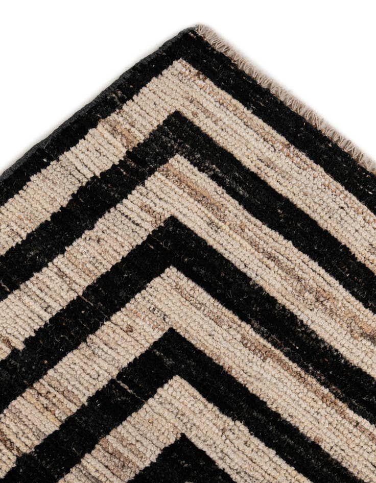 Detail image of  8' 2 x 9' 7  Hand Knotted Darya Wool Rug