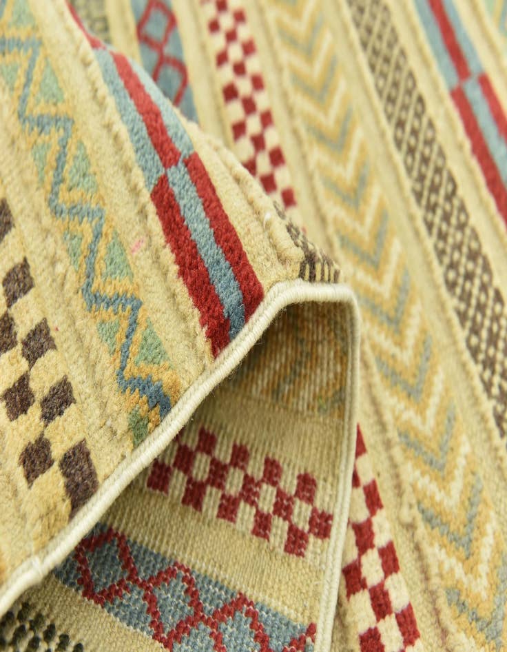 Detail image of  3' 3 x 5' 1  Hand Knotted Darya Rug