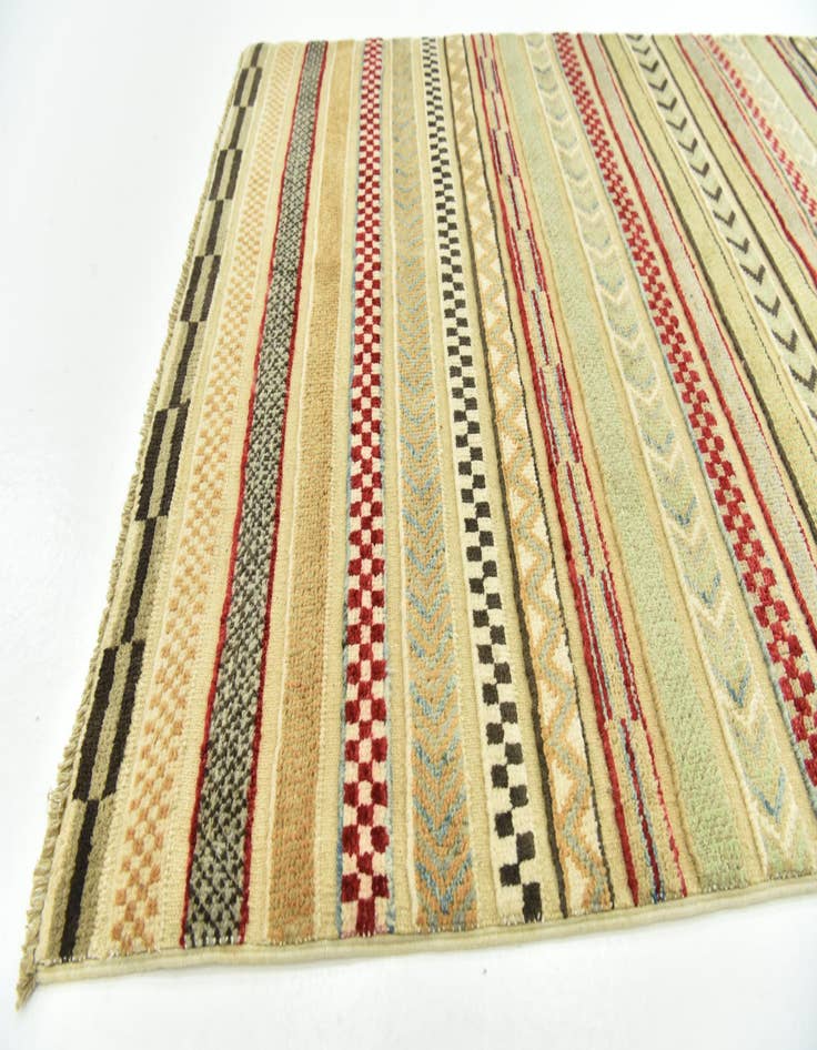Detail image of  3' 2 x 5'  Hand Knotted Darya Rug