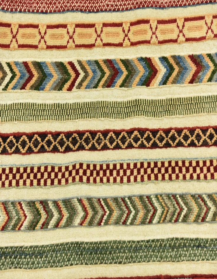 Detail image of  3' 4 x 4' 10  Hand Knotted Darya Rug