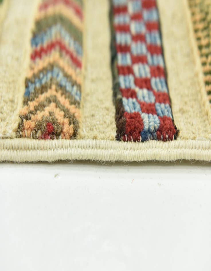 Detail image of  3' 4 x 4' 10  Hand Knotted Darya Rug