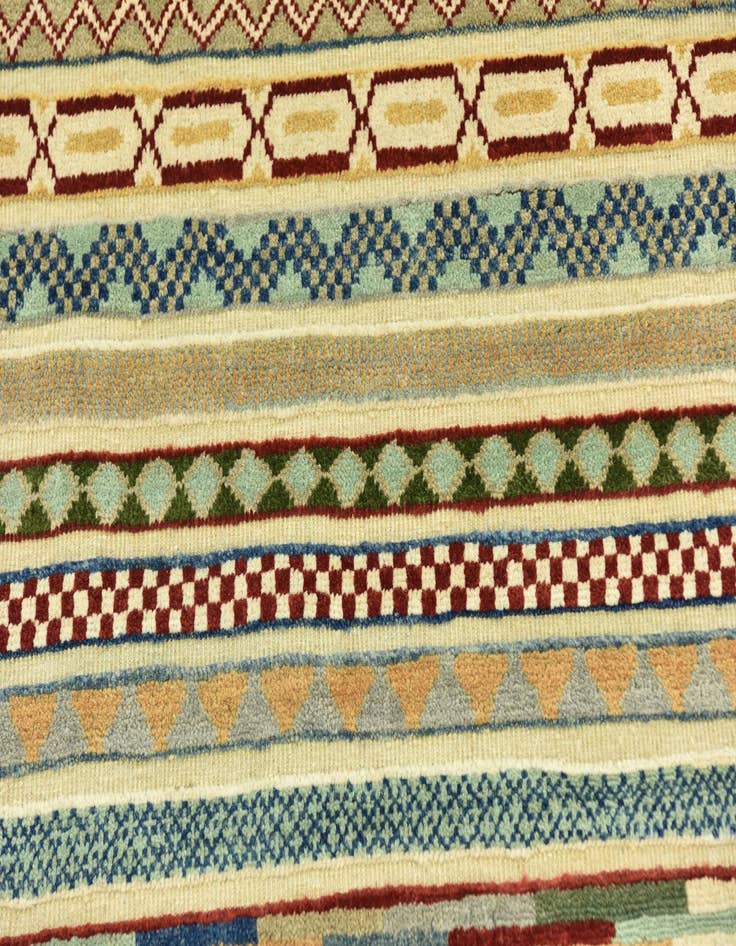 Detail image of  3' 4 x 4' 11  Hand Knotted Darya Rug