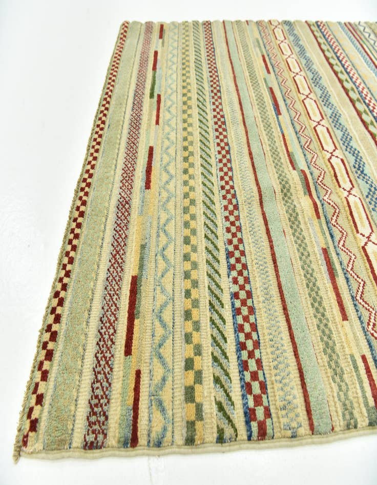 Detail image of  3' 4 x 4' 11  Hand Knotted Darya Rug