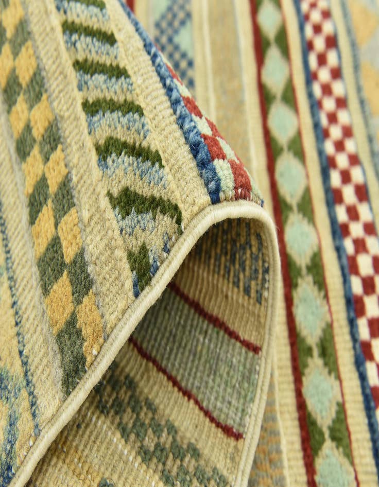 Detail image of  3' 4 x 4' 11  Hand Knotted Darya Rug