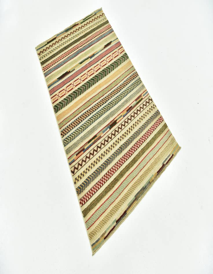 Detail image of  3' 2 x 4' 11  Hand Knotted Darya Rug