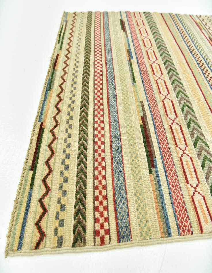 Detail image of  3' 2 x 4' 11  Hand Knotted Darya Rug