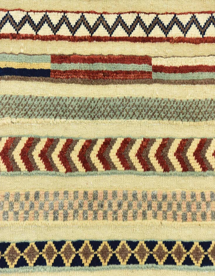 Detail image of  2' 8 x 4' 1  Hand Knotted Darya Rug