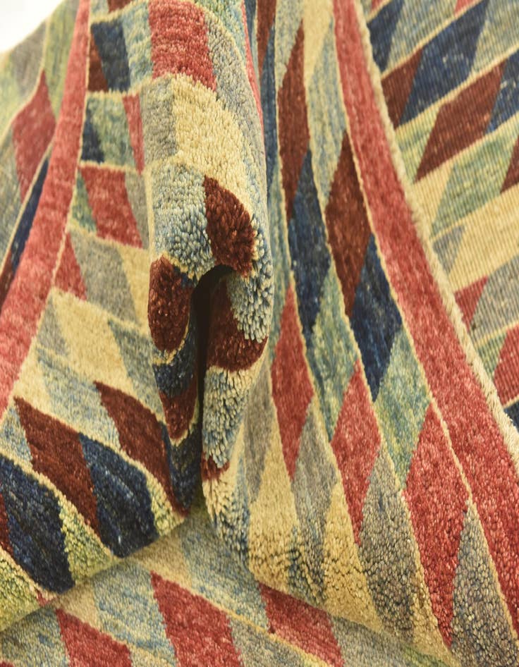 Detail image of  4' 1 x 5' 9  Hand Knotted Darya Oriental Rug