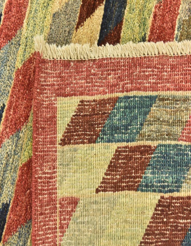 Detail image of  4' 1 x 5' 9  Hand Knotted Darya Oriental Rug
