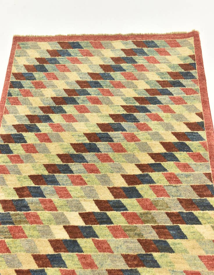 Detail image of  4' 1 x 5' 9  Hand Knotted Darya Oriental Rug