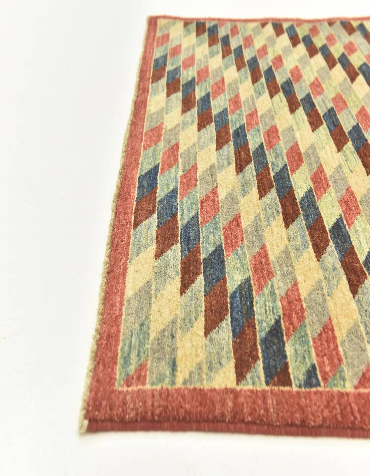 Detail image of  4' 1 x 5' 9  Hand Knotted Darya Oriental Rug