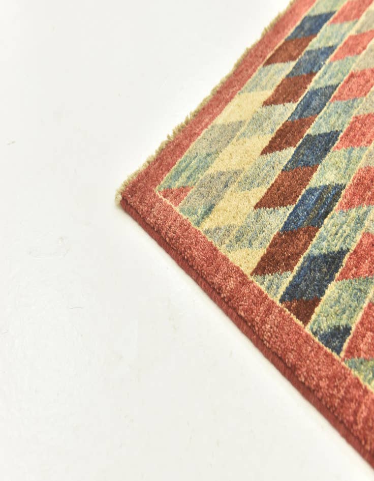 Detail image of  4' 1 x 5' 9  Hand Knotted Darya Oriental Rug