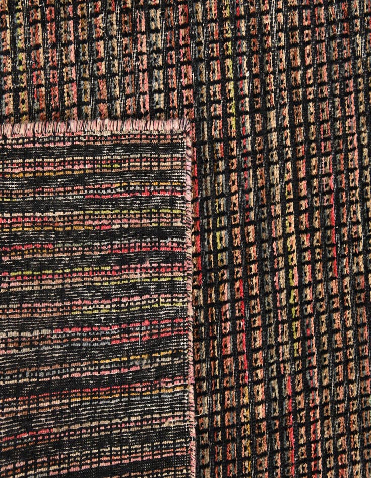 Detail image of  5' 8 x 7' 8  Hand Knotted Darya Wool Rug